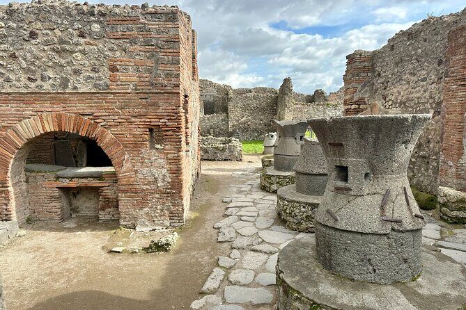 Private Guided Tour of Pompeii Excavations - Skip-the-line value: how it changes your whole day