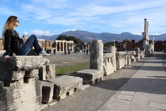 Private half-day tour with expert guide in the archaeological site of Pompeii - Stop 4: Via dell’Abbondanza—shopping street logic