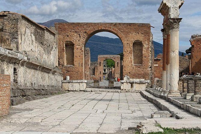 Private Shore Excursion from Naples to Pompeii, Sorrento and Positano - How the Driver Keeps Your Cruise Day From Falling Apart