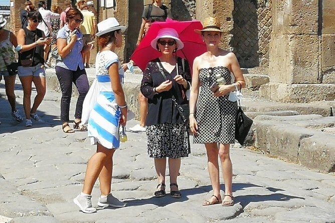 Private tour of the Pompeii excavations - Why a private, archaeology-diploma guide changes Pompeii