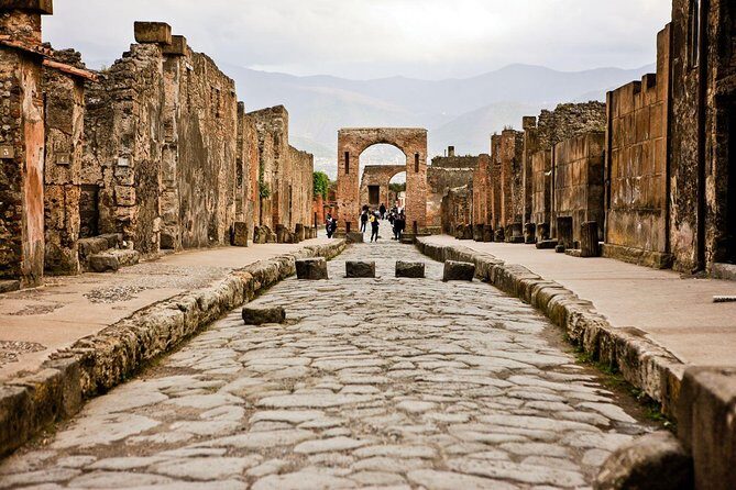 Private tour to Pompeii Herculaneum and Vesuvius - Pompeii Archaeological Park: the Roman city you can still read