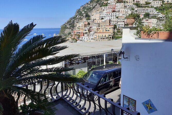 Private transfer to Positano via Pompeii - Getting Picked Up: from airport or train to a sign and a car