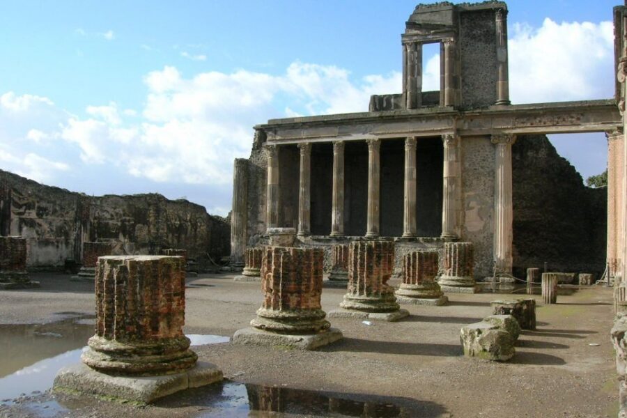 Ruins of Pompeii & the Amalfi Coast: Full-Day Private Tour - Ravello: a calmer hilltop break with time for wine and lunch