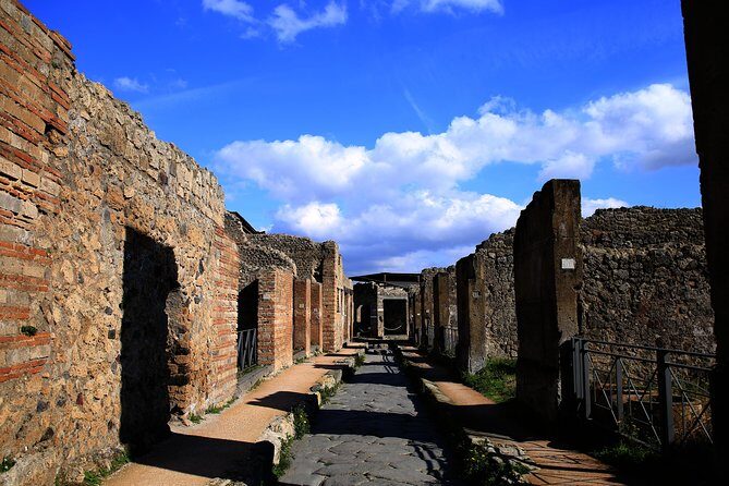 Skip the Line Guided Tour of Pompeii led by an Archaeologist - Stabian Baths (Terme Stabiane): More Than a Bathroom Stop