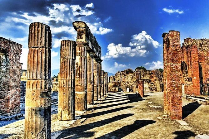 Skip-the-Line Pompeii and Vesuvius Tour - Small group size: up to eight people, plus a 30-person cap