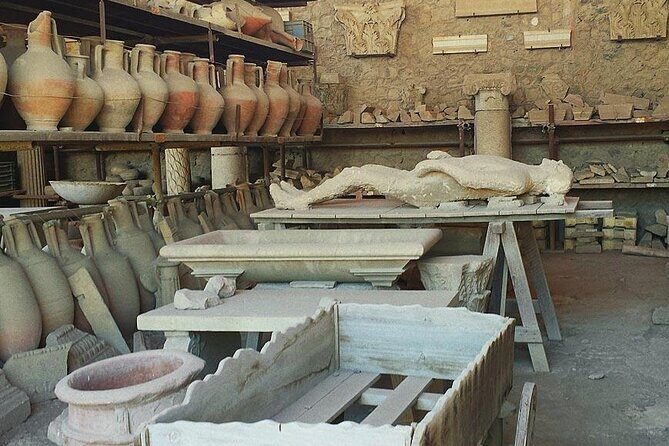 Skip the line Pompeii Guided Tour - Via dell’Abbondanza: A Main Street You Can Follow