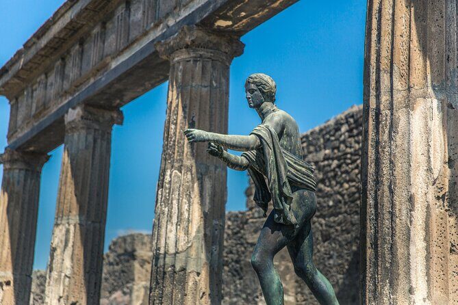 Skip-the-Line Pompeii Guided Tour from Naples - Priority tickets and headphones: how the guide keeps Pompeii readable