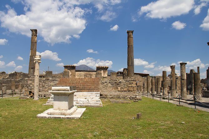 Skip-the-Line Pompeii Guided Tour from Naples - House of the Faun and Via delle Ville: wealth, mosaics, and a quieter edge