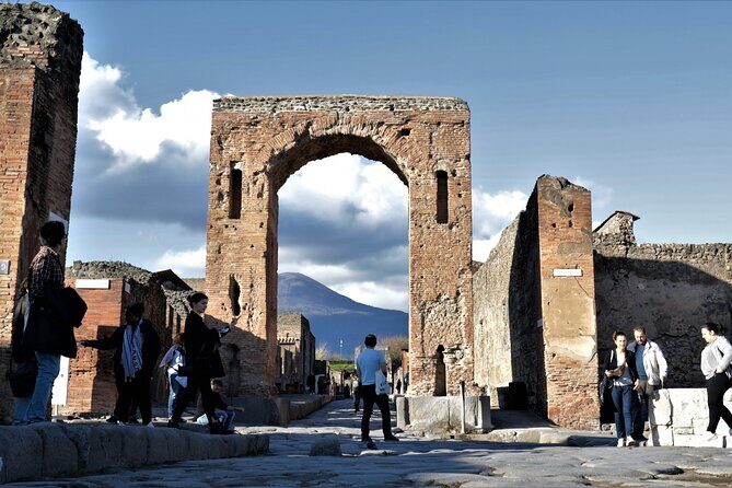 Skip the Line Ticket for Pompeii with a Guide Book of the Site - Using the Guide Book and Map Inside the Archaeological Park