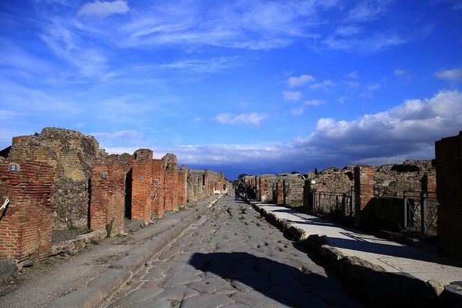 Skip the Line Tour of Pompeii for Kids & Families - Stop 1: Pompeii Archaeological Park and the big sights families remember