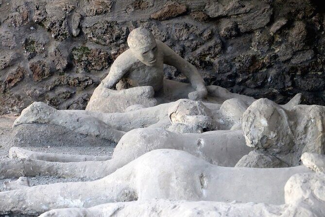 Small-Group Tour in Pompeii with a Real Archeologist, ticket included - Entering Pompeii with priority access (and hearing every word)
