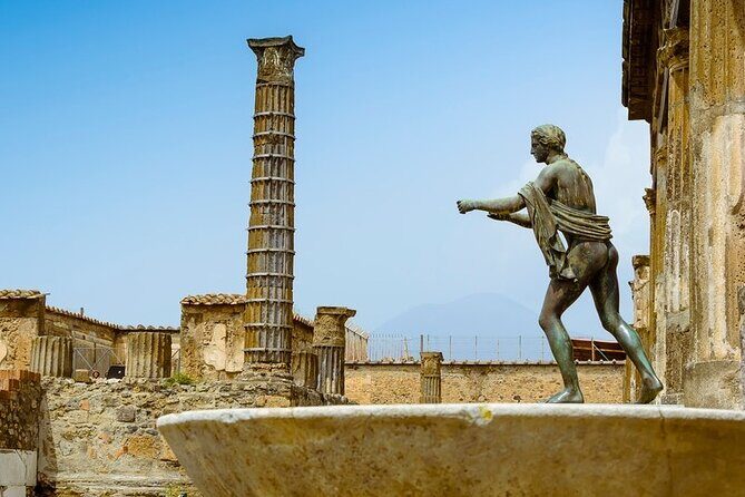Small-Group Tour in Pompeii with a Real Archeologist, ticket included - Forum de Pompeya: power, rules, and the missing statues