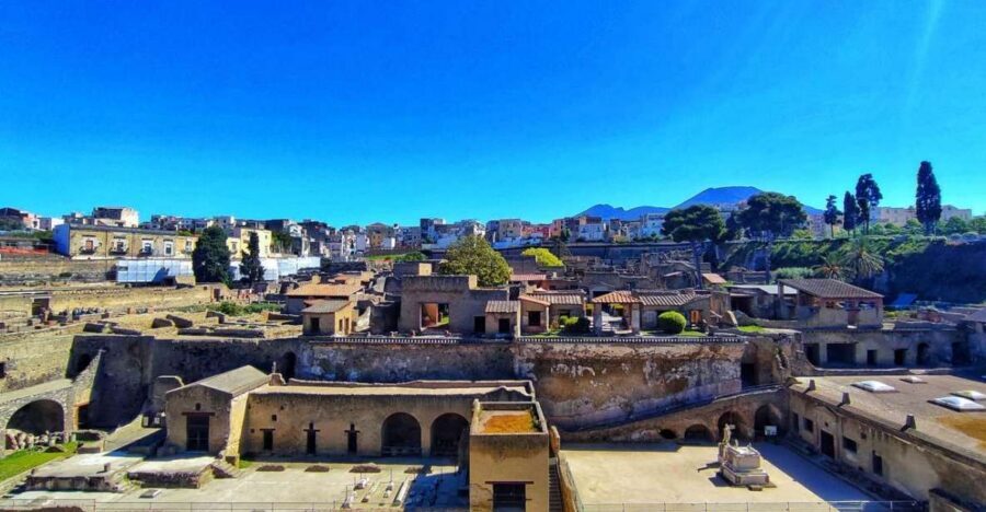 Sorrento: Pompeii & Herculaneum Day Trip Entry and Lunch - From Lauro Square to Herculaneum: settle in for the drive