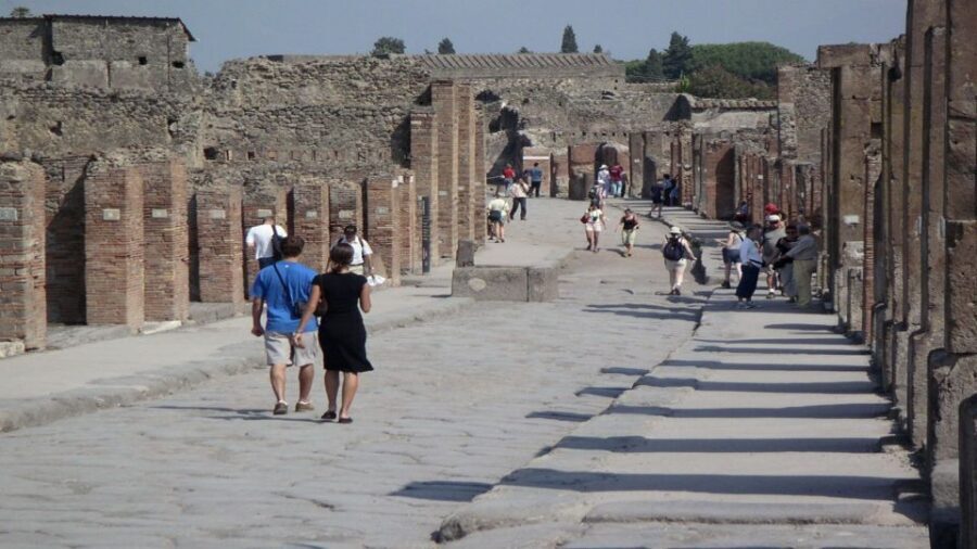 Sorrento: Pompeii & Herculaneum Tour with Skip-the-Line - Herculaneum: the quieter, clearer picture of Roman daily life