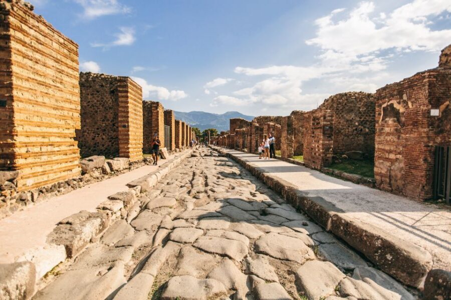 Sorrento: Pompeii Tour with guide, ticket & lunch included - Pompeii in one day, without the usual time tax