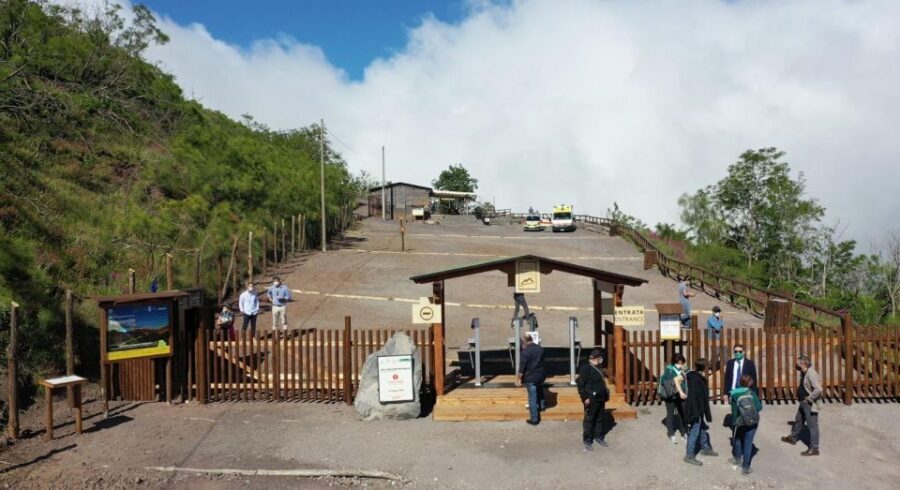 Sorrento: Vesuvius Day Trip with Entry and Lunch - First stop at the slopes: winery lunch and wine tasting that sets the tone