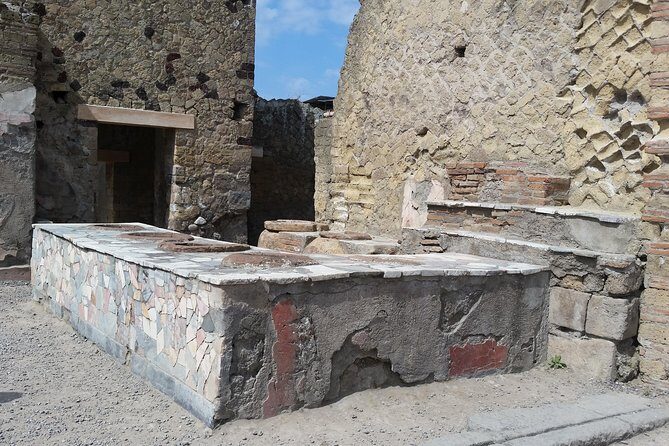 Tour in the ruins of Herculaneum with an archaeologist - A two-hour archaeologist walk through Parco Acheologico di Ercolano