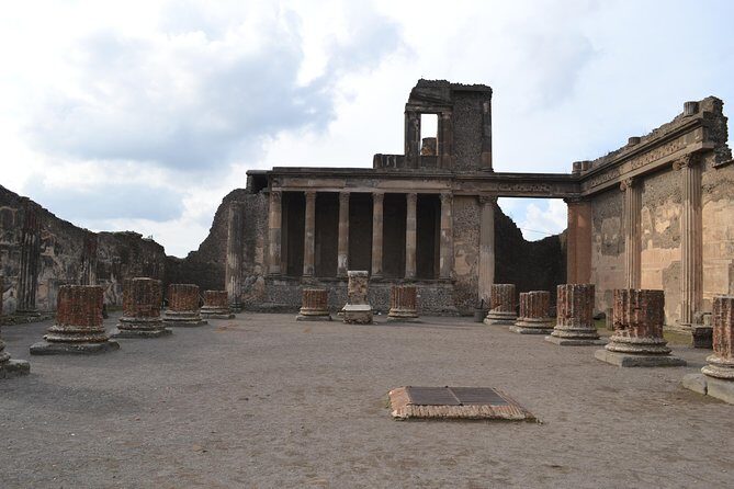Transfer from Naples to Positano with 2 hours Private Tour in Pompeii - Granai del Foro Casts and the Casa del Menandro’s Luxury