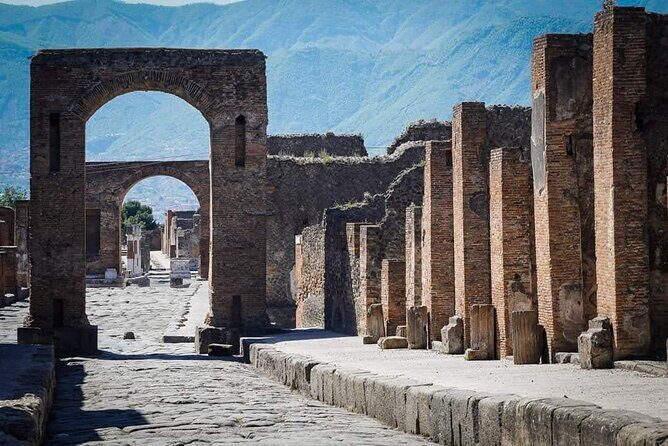 Transfer Naples airport/station to Sorrento with stop in Pompeii - Price and value: is $240.32 worth it?