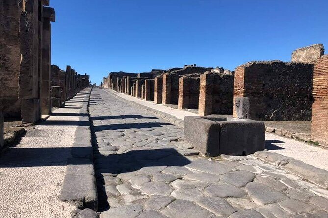 Transfer Naples airport/station to Sorrento with stop in Pompeii - What the private ride buys you (beyond convenience)