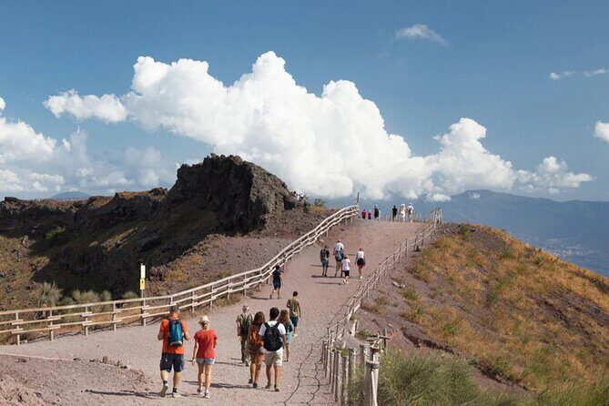 Vintage Van Experience: Tour and Transfer to Mt. Vesuvius - The crater day: what the volcanological guide walk is really like